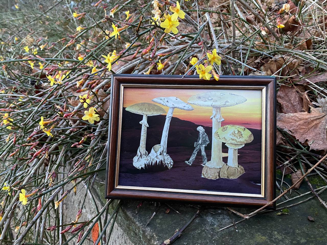 Original "Introvertiert" - Surreale Vintage Collage gerahmt